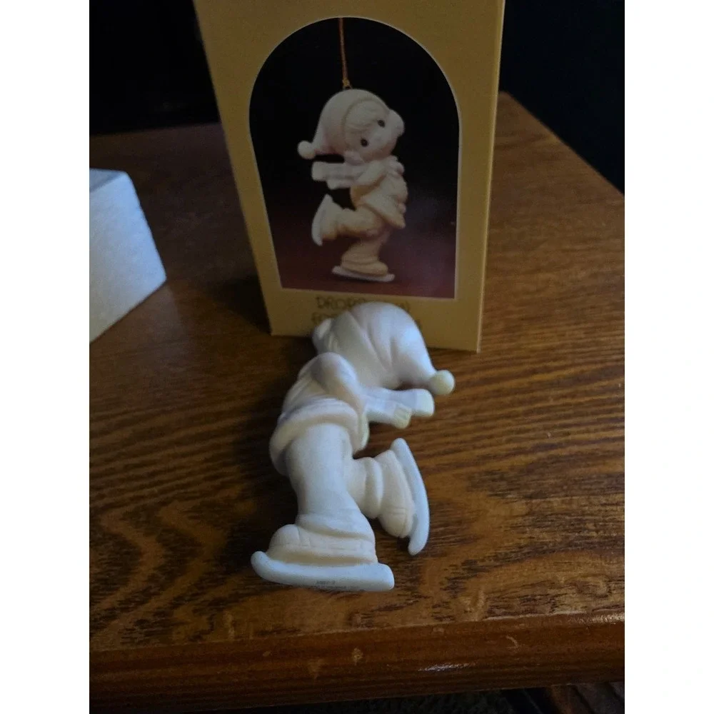 Precious Moments Ornament DROPPING IN FOR‎ CHRISTMAS E-2369